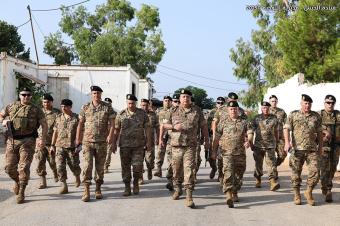 بالصور: قائد الجيش بالنيابة يتفقد عددًا من الوحدات المنتشرة في الجنوب
