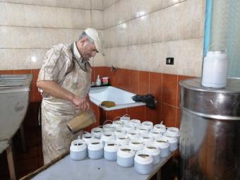 عودة إلى صناعة الماضي... "إجا مين يعرفك يا خرّوب"