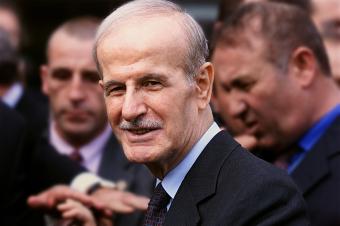 حافظ الأسد والابتسامة النادرة