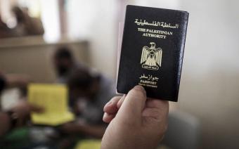 واشنطن تعلّق إصدار التأشيرات للفلسطينيين وتمنع عباس من دخول الولايات المتحدة