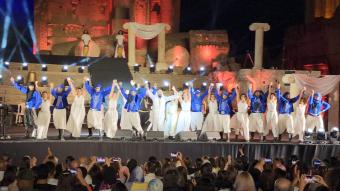 من لوحات المهرجان
