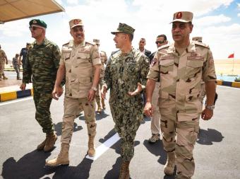 الأدميرال كوبر من القاهرة: مناورات "النجم الساطع" تعكس ريادة مصر