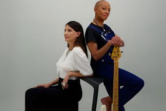 من تجربتها مع Gail Ann Dorsey (تصوير Alfredo Piola)