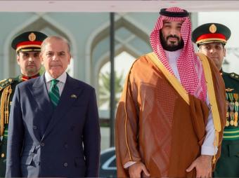 السعودية وباكستان توقعان اتفاقية دفاع مشترك
