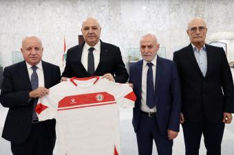وفد المنتخب الأولمبي في القصر الجمهوري