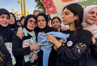 بالصور - تشييع ضحايا مجزرة بنت جبيل وسط أجواء من الغضب والحزن