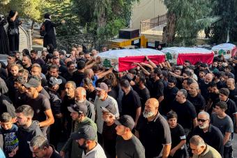 بالصور - تشييع ضحايا مجزرة بنت جبيل وسط أجواء من الغضب والحزن