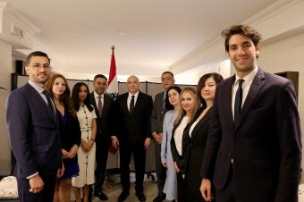 من اللقاء الذي جمع الرئيس عون برئيس بعثة لبنان الدائمة لدى الامم المتحدة السفير احمد عرفة مع عدد من افراد البعثة