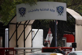 "الداخلية" تمدد العمل بتراخيص عازل أشعة الشمس