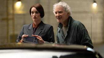 الممثلة والكاتبة Phoebe Waller-Bridge والممثل Kevin Kline
