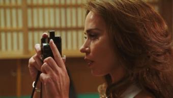 الممثلة Emily Blunt بِدور "Dawn Staples"