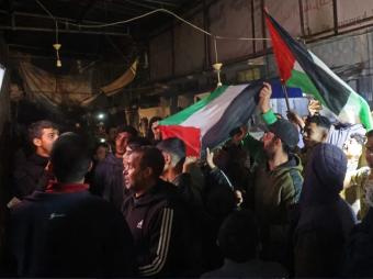 بالفيديو والصور - احتفالات في غزة وإسرائيل بعد أنباء الاتفاق على وقف إطلاق النار