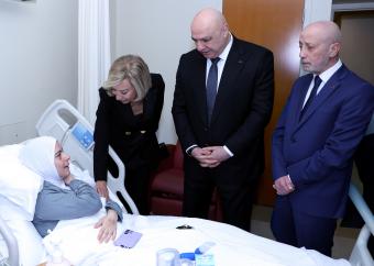 بالفيديو - الرئيس عون واللبنانية الأولى عادا الجريحة أماني بزي شرارة