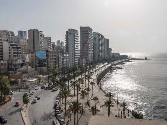 بيروت فوق فوهة القلق... بين حديث الحرب وشغف البقاء