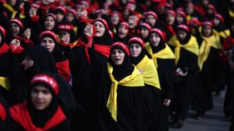 لماذا الإيرانيات أجرأ من نساء "بيئة الحزب"؟