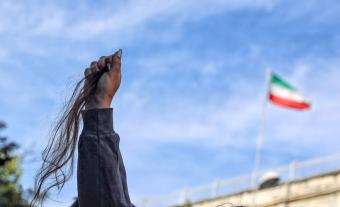 يتجاهل الشباب والفتيات القوانين الصارمة المفروضة عليهم بشكل متزايد