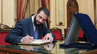 بالصور - "أقرب الناس مودة للمؤمنين النصارى"... إليكم ما كتب الشرع في دفتر الكنيسة المريمية