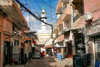 اللجنة الأمنية في مخيم البداوي سلمت مطلوبًا الى الجيش