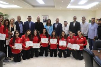 وزيرة الشباب والرياضة كرّمت منتخب سيدات الكرة الطائرة