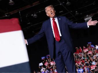 الولاء لترامب والـ "إستيذ"