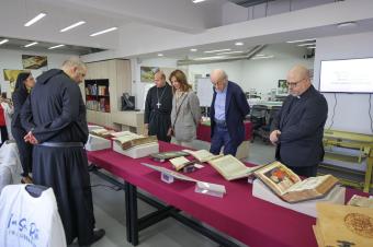 بالصور - جنبلاط وعقيلته يزوران جامعة روح القدس - الكسليك