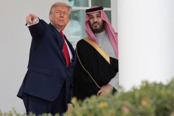 اتسم لقاء ترامب وبن سلمان بالكثير من الودّ (رويترز)