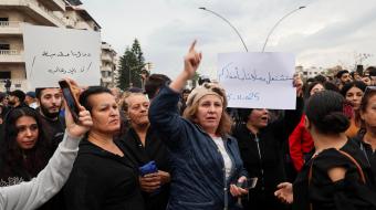 طالب المتظاهرون بالفدرالية والإفراج عن المعتقلين (رويترز)