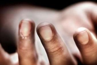 رجل ينهي حياته بسبب حالته الصحية في حالات