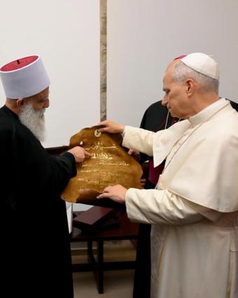 البابا يجمع قادة المسلمين والدروز في لقاء حواري بحريصا