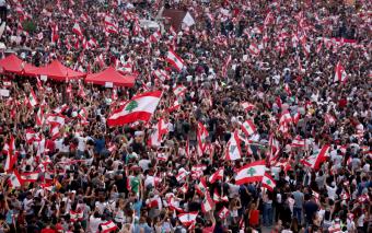 لماذا تتمسّك الأحزاب اللبنانية بطائفيتها؟