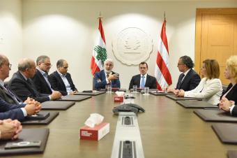 مذكرات تفاهم استراتيجية لتعزيز التحول الرقمي بين الوزير شحادة وجامعة "AUB"