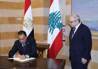 بالصور - رئيس الحكومة المصرية يصل إلى السراي ويبحث مع نواف سلام تعزيز التعاون الثنائي
