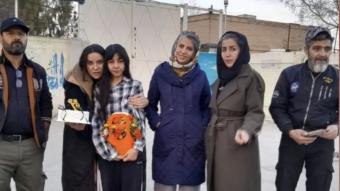 إيران تفرج عن بيتا شفيعي مقابل كفالة تقارب 760 ألف دولار... ووالدتها لا تزال محتجزة