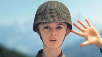 باردو في لقطة من "Babette s'en va-t-en guerre"