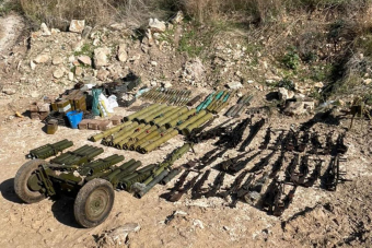 الجيش يتسلّم كمّية من السلاح الفلسطيني من مخيم عين الحلوة