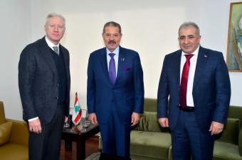 وضع المخيمات الفلسطينية بين رجي وعباس
