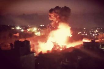 بالفيديو - طوق أمني حول مباني كفرحتا بعد القصف الإسرائيلي