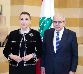 سلام يبحث مع حرب الاوضاع العامة ويلتقي الصمد