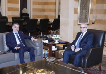 سلام يبحث مع حرب الاوضاع العامة ويلتقي الصمد