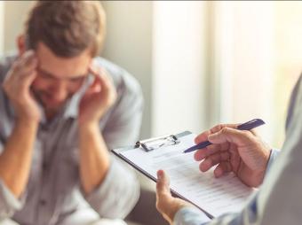 كيف تصنعنا الخيبات ببطء؟
