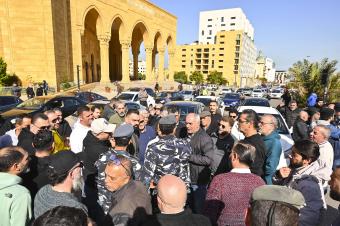 بالصور: تحرّك احتجاجي لسائقي سيارات الأجرة في وسط بيروت