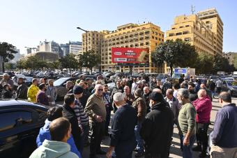 بالصور: تحرّك احتجاجي لسائقي سيارات الأجرة في وسط بيروت