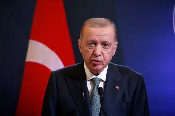 أردوغان يؤكد لبزشكيان رفضه التدخل الأجنبي في إيران