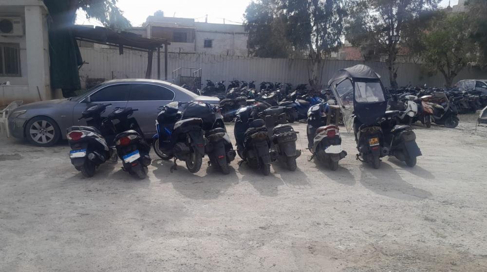بالصور - بين الضاحية وطرابلس... حجز 70 دراجة نارية وعدد من السيارات والتوك توك