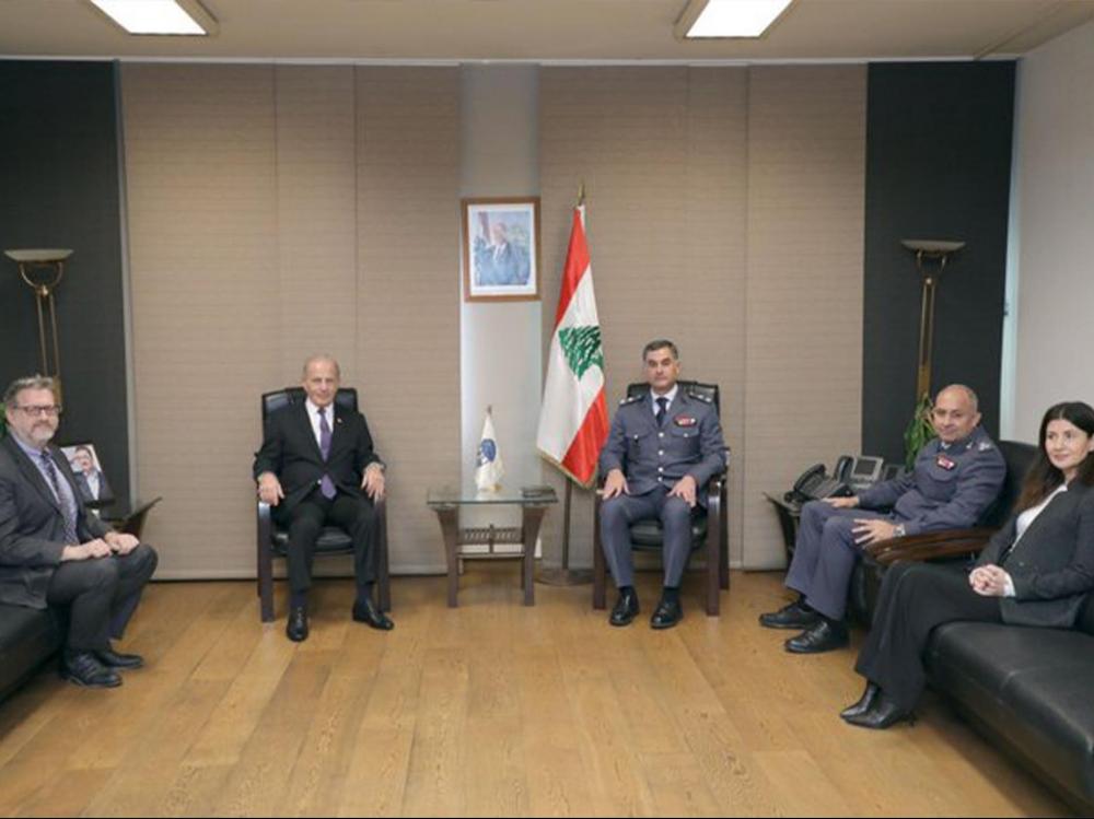 السفير عيسى يشيد بقوى الأمن الداخلي ويدعو للدعم الدولي