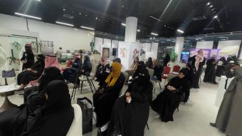 من المعرض