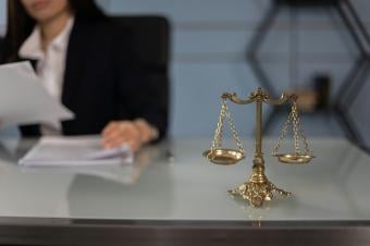 قرينة البراءة بين المفهوم القضائي الجزائي والمفهوم الإداري المتعلق بالتعيينات الإدارية