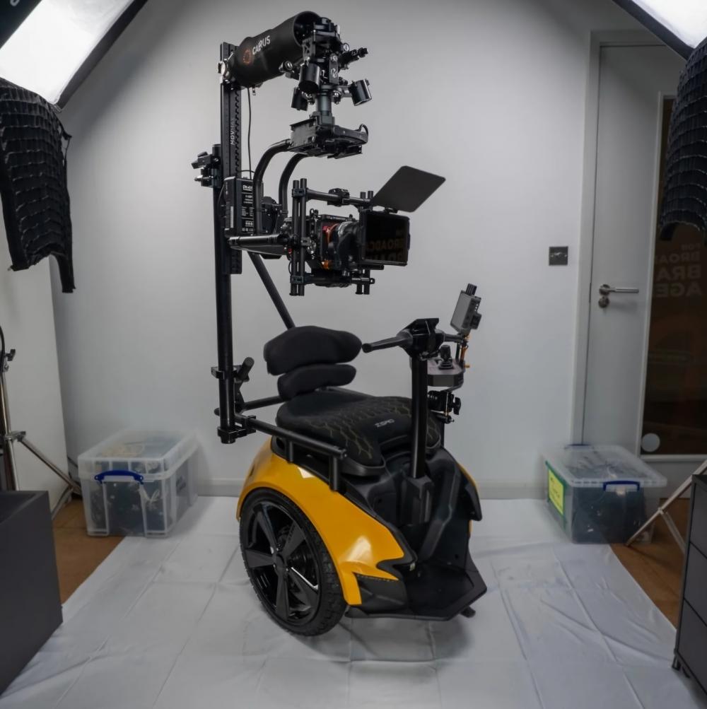الكرسي المتحرّك يتحوّل إلى منصّة تصوير