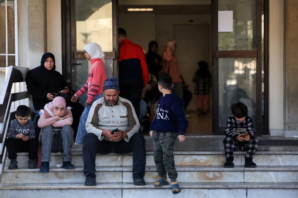 النزوح يرخي بثقله على مجتمعات لم تختر الحرب