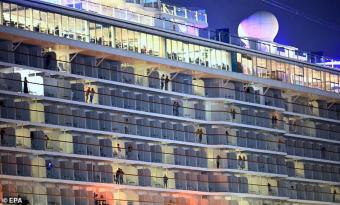 آلاف السياح عالقون في موانئ الخليج